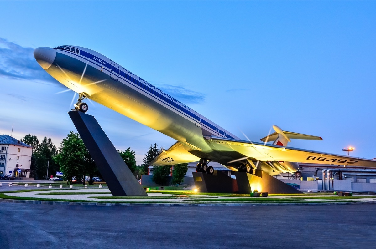 Самолёт-памятник Ил-62 в аэропорту Шереметьево. Источник: ru.wikipedia.org (авторство: Георгий Долгопский).