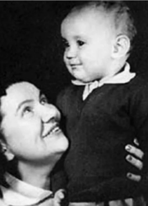 Актриса с сыном