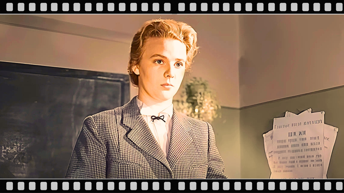 Нина Георгиевна Иванова - советская киноактриса и режиссёр. Кадр из фильма «Весна на Заречной улице»