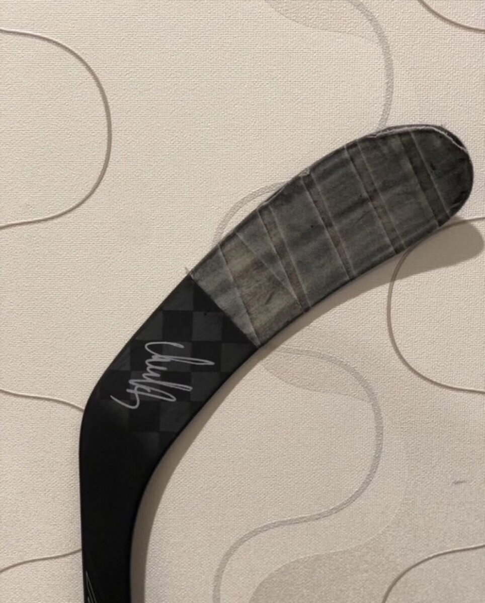    Клюшка с автографом Александра Овечкина. Фото: Соцсети