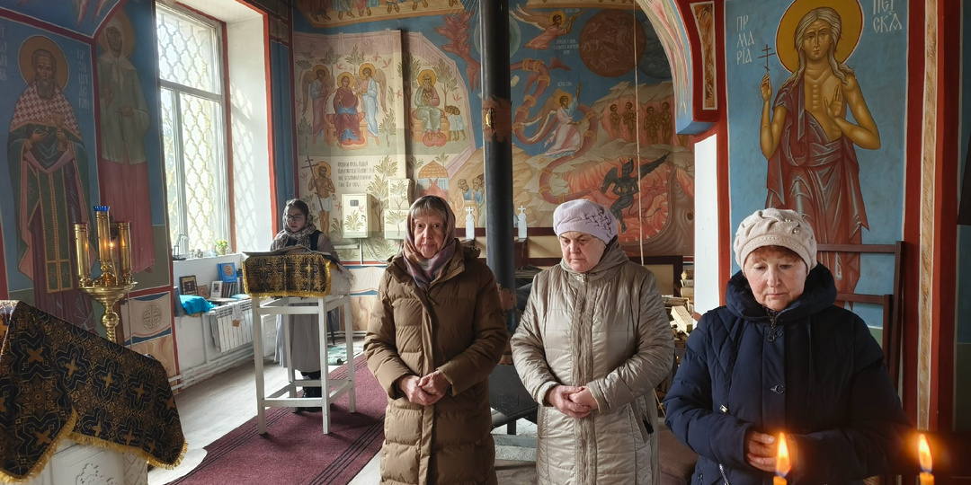 Воскресная Божественная Литургия.