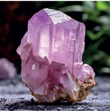 Кунцит, минерал