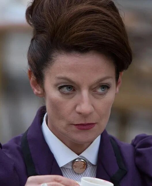 На английском женская форма от «Master» будет «Mistress», а сокращённо — «Missy». Можем ли мы продолжать называть её Мастером, если по логике её полное имя в переводе на русский — Мастерица? (Да, вот такие мысли у меня в 4 часа утра при редактуре).