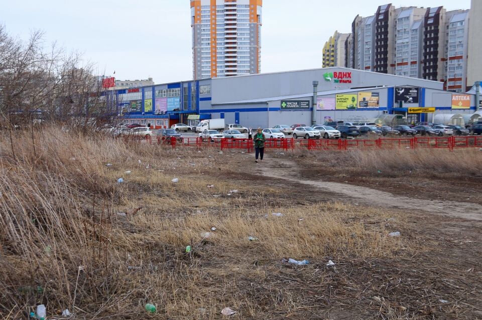    Территория будущего парка на ул. Шумакова, 9. Источник: Виталий Барабаш