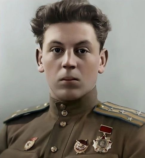 «Не бойся, что про тебя забудут товарищи, и не надейся, что забудут враги». (С) В. Сталин