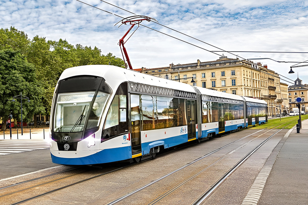     Трехсекционные трамваи в зависимости от числа осей и длины обладают полной вместимостью 250–360 пассажиров и скоростью в 70-80 км/ч. Что будет вополне достаточно для расчетного трафика красноярской подземки