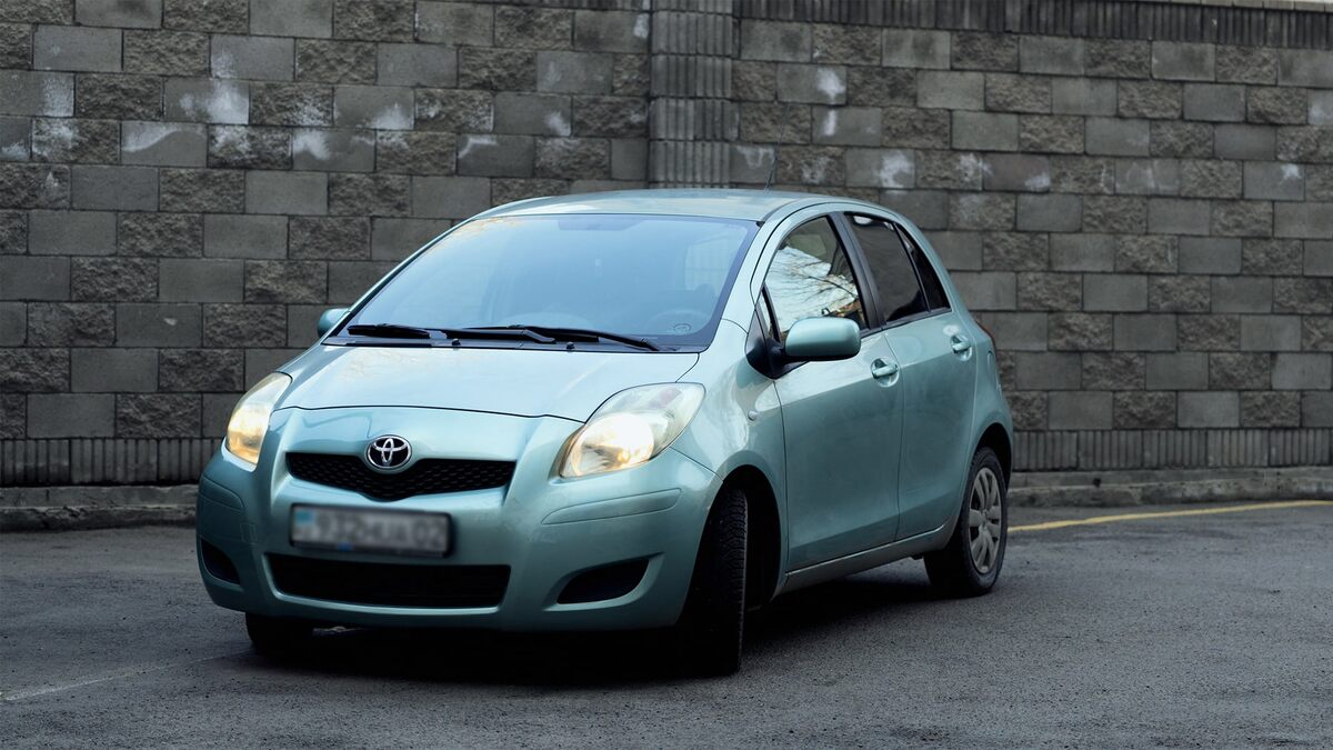    Средний расход топлива у 15-летней «Тойоты Ярис» — до 7 л на 100 км / Фото: Делия Айдаралиева