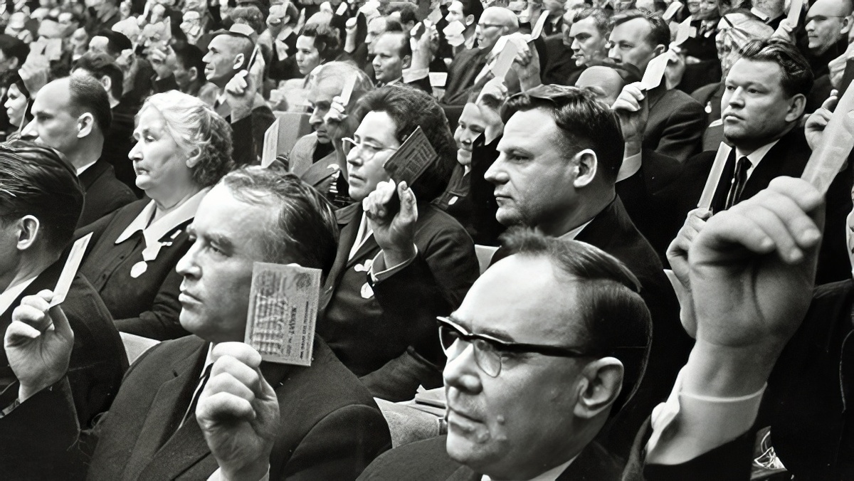 Делегаты XXIII съезда голосуют за учреждение должности Генерального секретаря ЦК КПСС, 8 апреля 1966 года