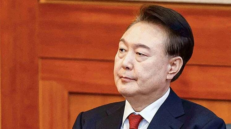    EPA/YONHAP / POOL Бывшему президенту не придется разбираться с тарифами Трампа