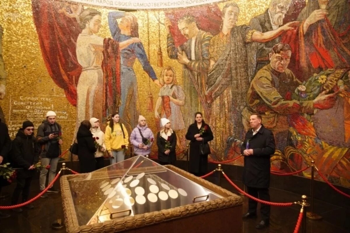    В сетях региона под хештегом #женщиныовойне проходит флешмоб, где наши современницы читают стихи, написанные женщинами-фронтовиками о войне.