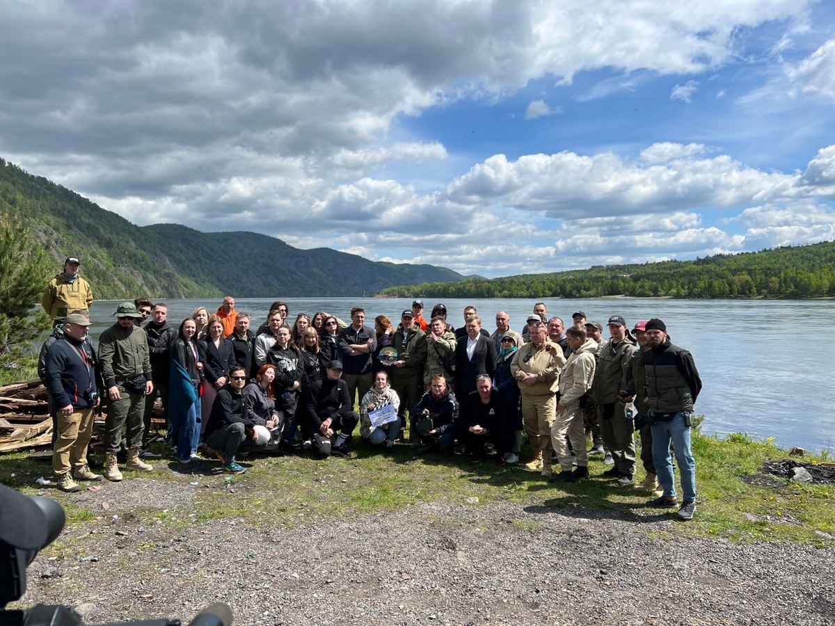 На фоне виднеется водозаборная башня 1961 г. знакомая всем местным жителям.