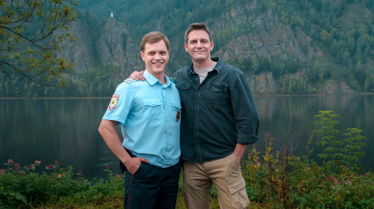 На фоне можно увидеть скалу "Монах".