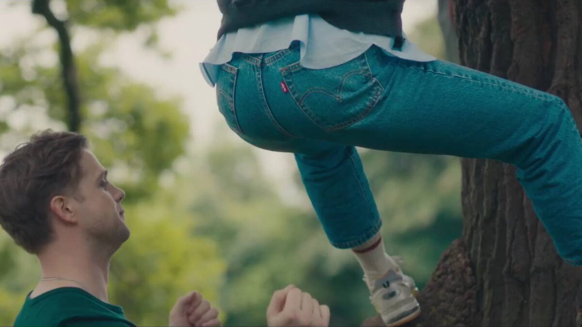 Кадр из фильма "Бриджит Джонс. Без ума от мальчишки" 