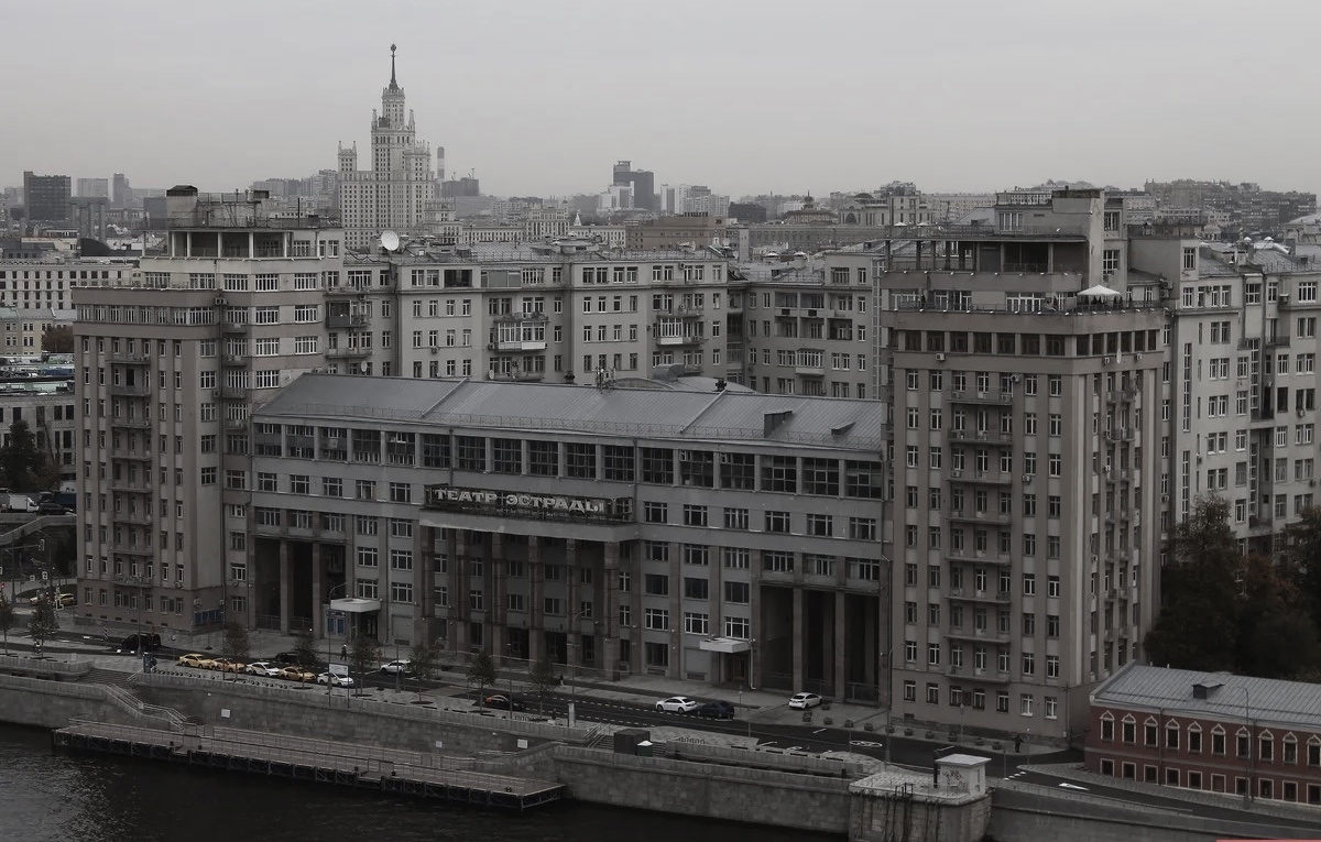 A Casa no Aterro (nome oficial - Casa do Governo) &eacute; um complexo residencial constru&iacute;do em 1931 no aterro Bersenevskaya do rio Moskva.