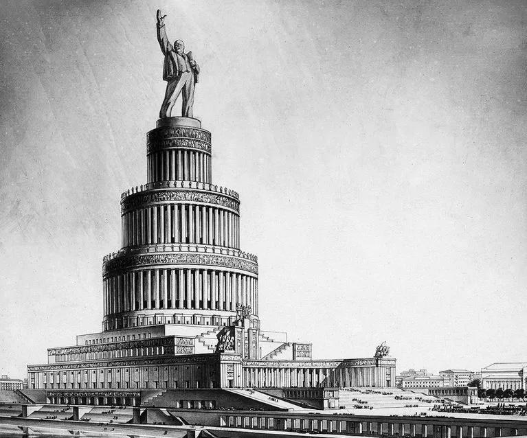 O Pal&aacute;cio dos Sovietes &eacute; um projeto grandioso e n&atilde;o realizado da era sovi&eacute;tica. No in&iacute;cio da d&eacute;cada de 1930, os l&iacute;deres partid&aacute;rios da URSS decidiram construir um local em Moscou onde seriam realizadas reuni&otilde;es, congressos e outros eventos.