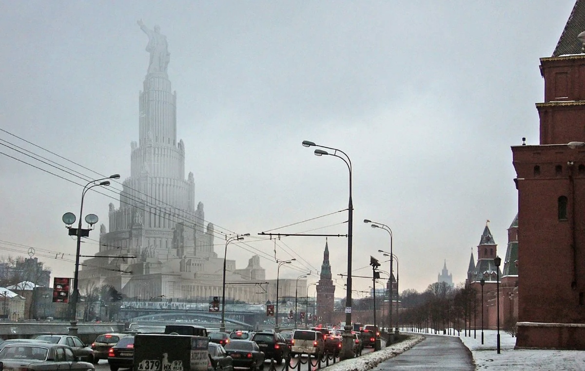Foi planejado localizar o Pal&aacute;cio dos Sovietes na Rua Volkhonka, no local da Catedral de Cristo Salvador. O edif&iacute;cio deveria se tornar o dominante arquitet&ocirc;nico da capital e ser vis&iacute;vel de qualquer lugar da cidade.