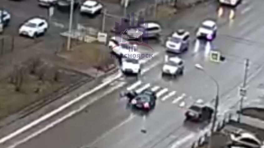     8-летний ребенок на электросамокате попал под колеса авто в Касноярске