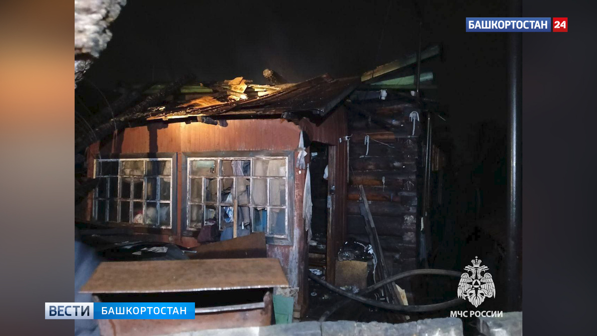    Ночью в Уфе при пожаре в бревенчатом доме погиб 58-летний мужчина