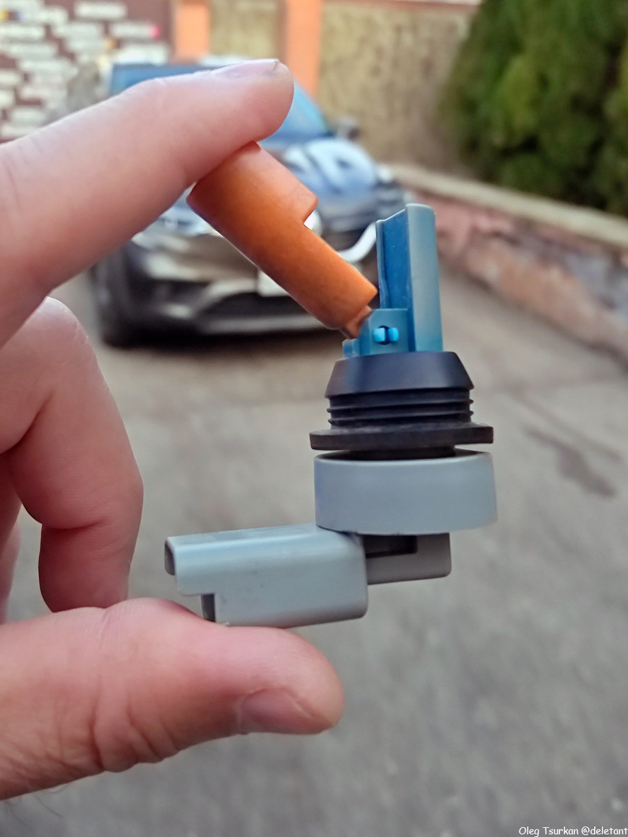 
RENAULT ARKANA датчик уровня омывающей жидкости © deletant.iMGSRC.RU