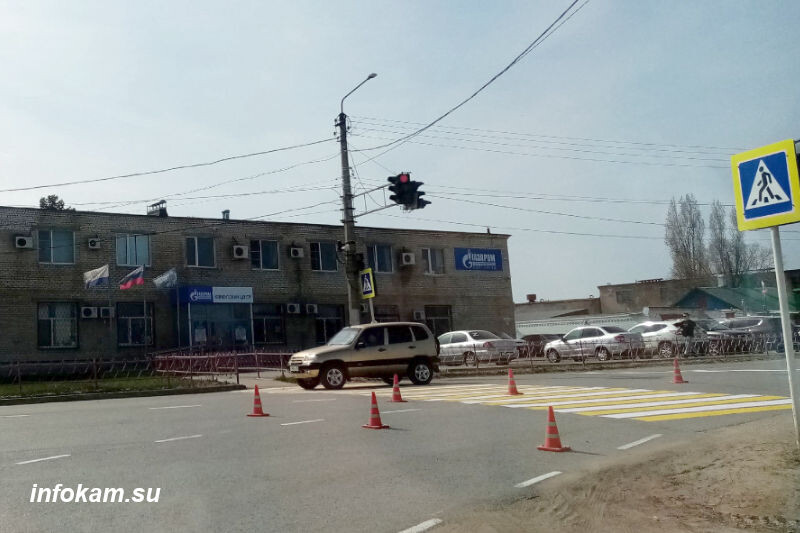    Свежая дорожная разметка «пешеходный переход»