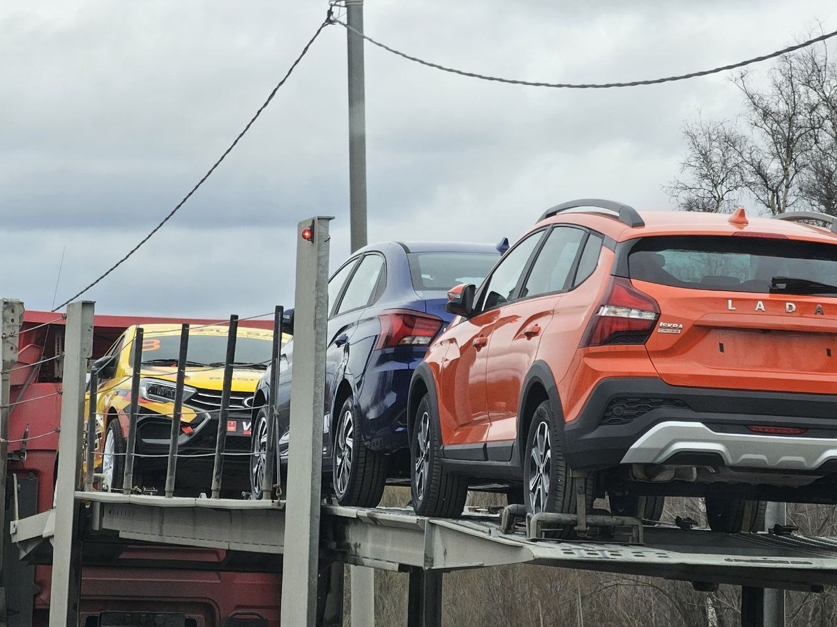 Лада Искра на автовозе. Фото - Lada Iskra Club