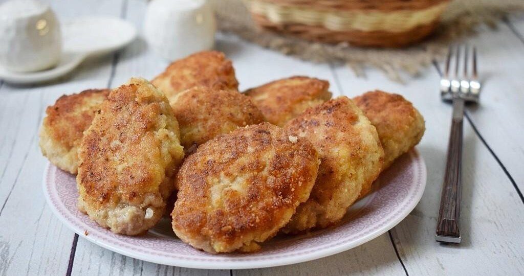 Сочные котлеты из фарша: классический рецепт, от которого слюнки текут!
