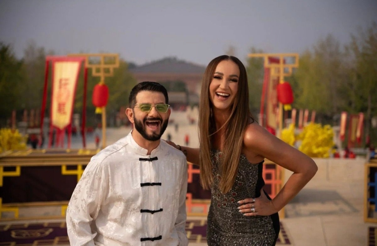 Ведущие: Ольга Бузова и Михаил Галустян 