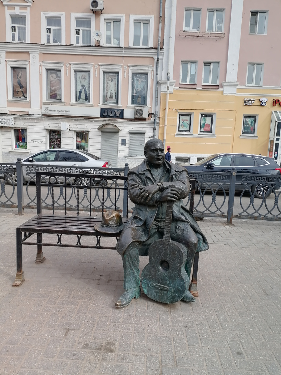 Проект памятника разработан Вадимом Цыгановым, скульптор Андрей Смирнов