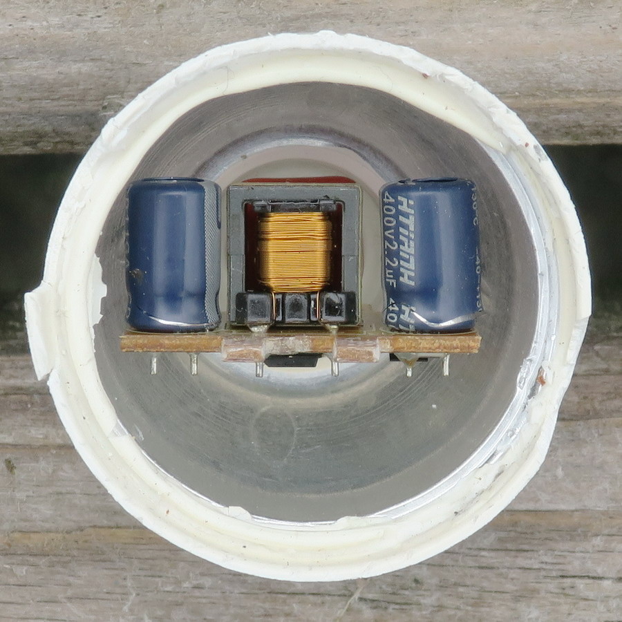 Цокольная часть светодиодной лампы (материал для радиатора)