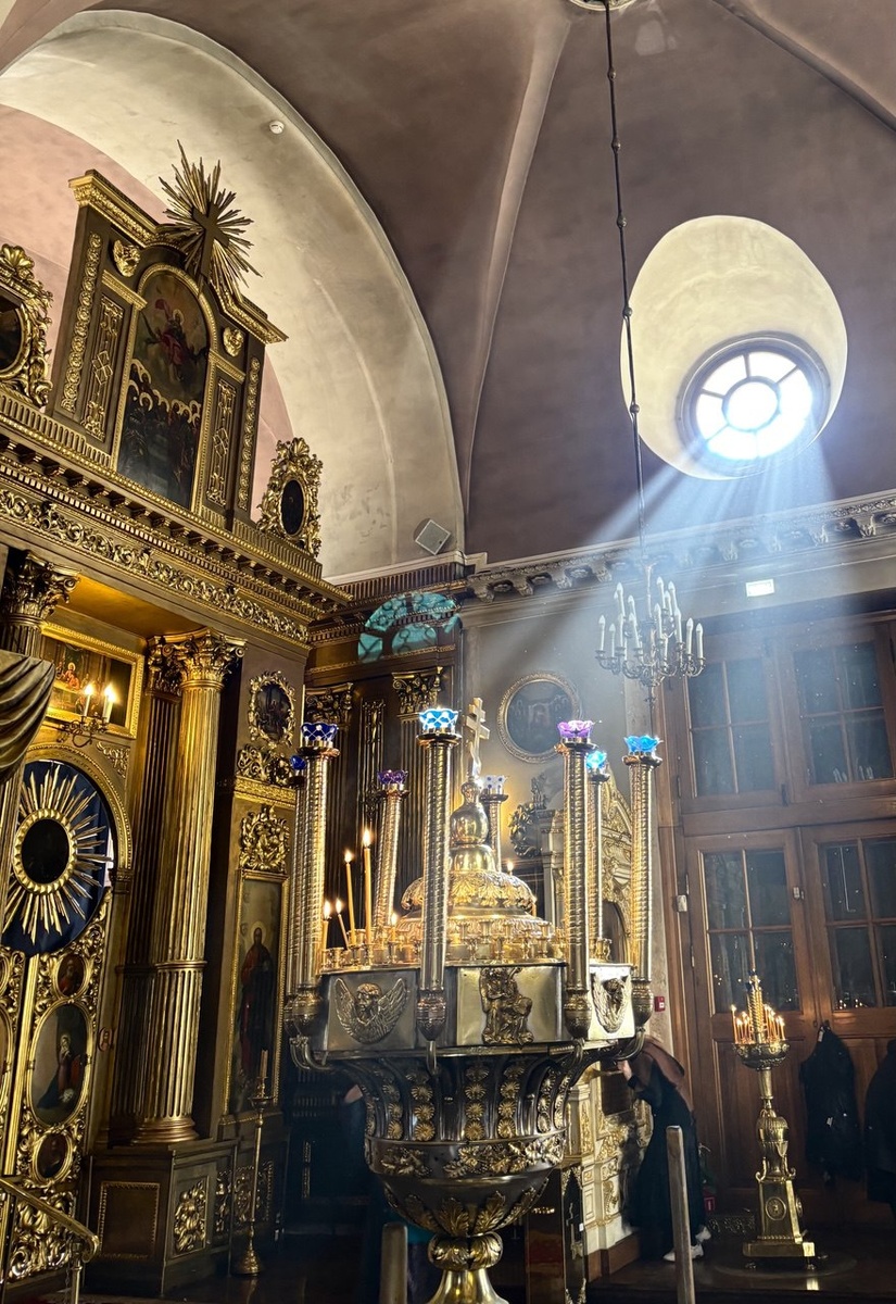 Интерьер храма Всех скорбящих Радость в Замоскворечье