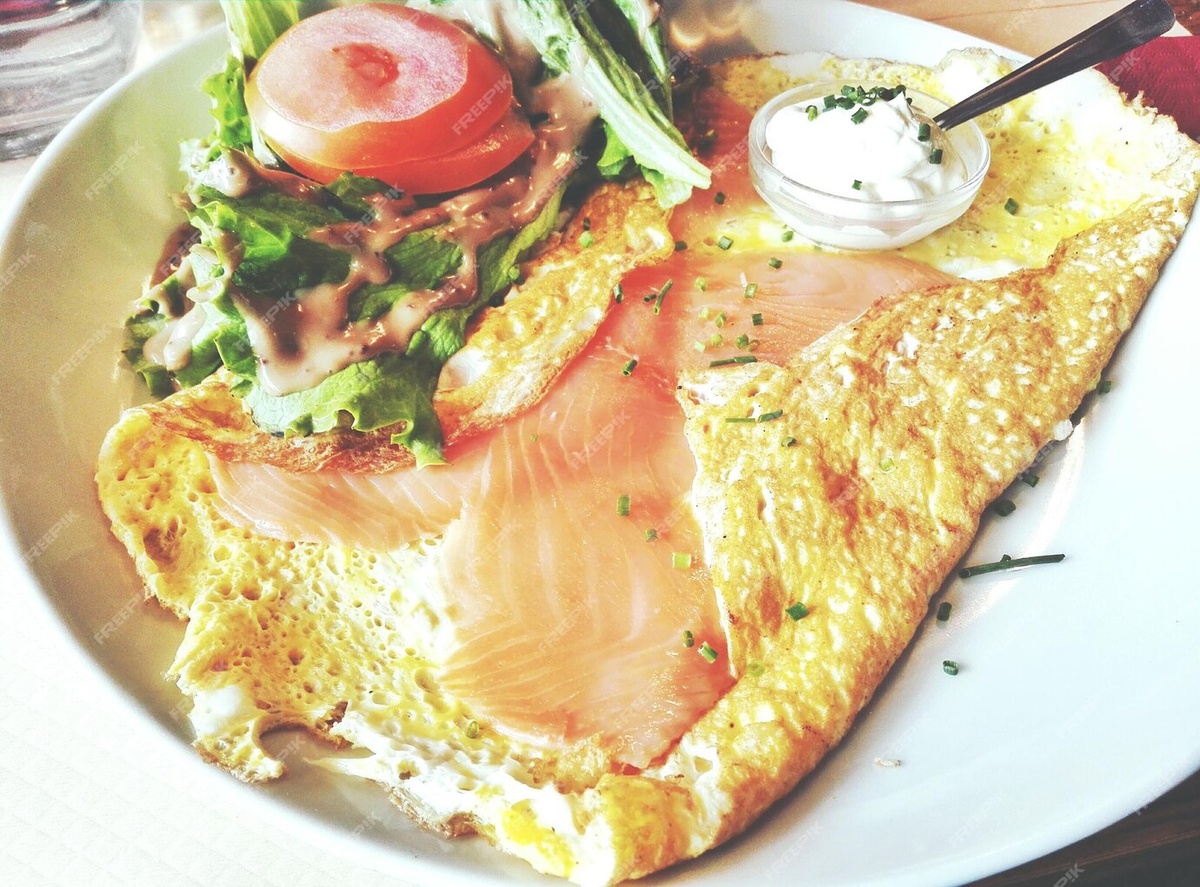 Омлет с лососем