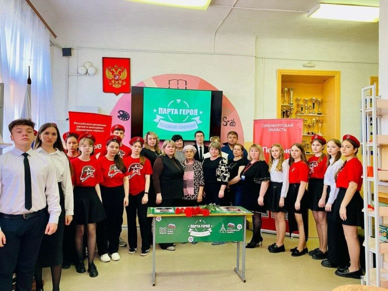    В Абдулино открыли Парты Героев в честь Евгения Килина и Алексея Савинова Андрей Севостьянов