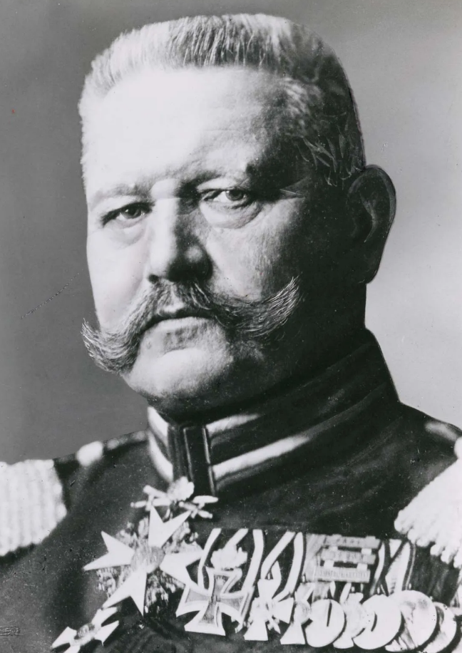 Президент Германии Пауль фон Гинденбург.