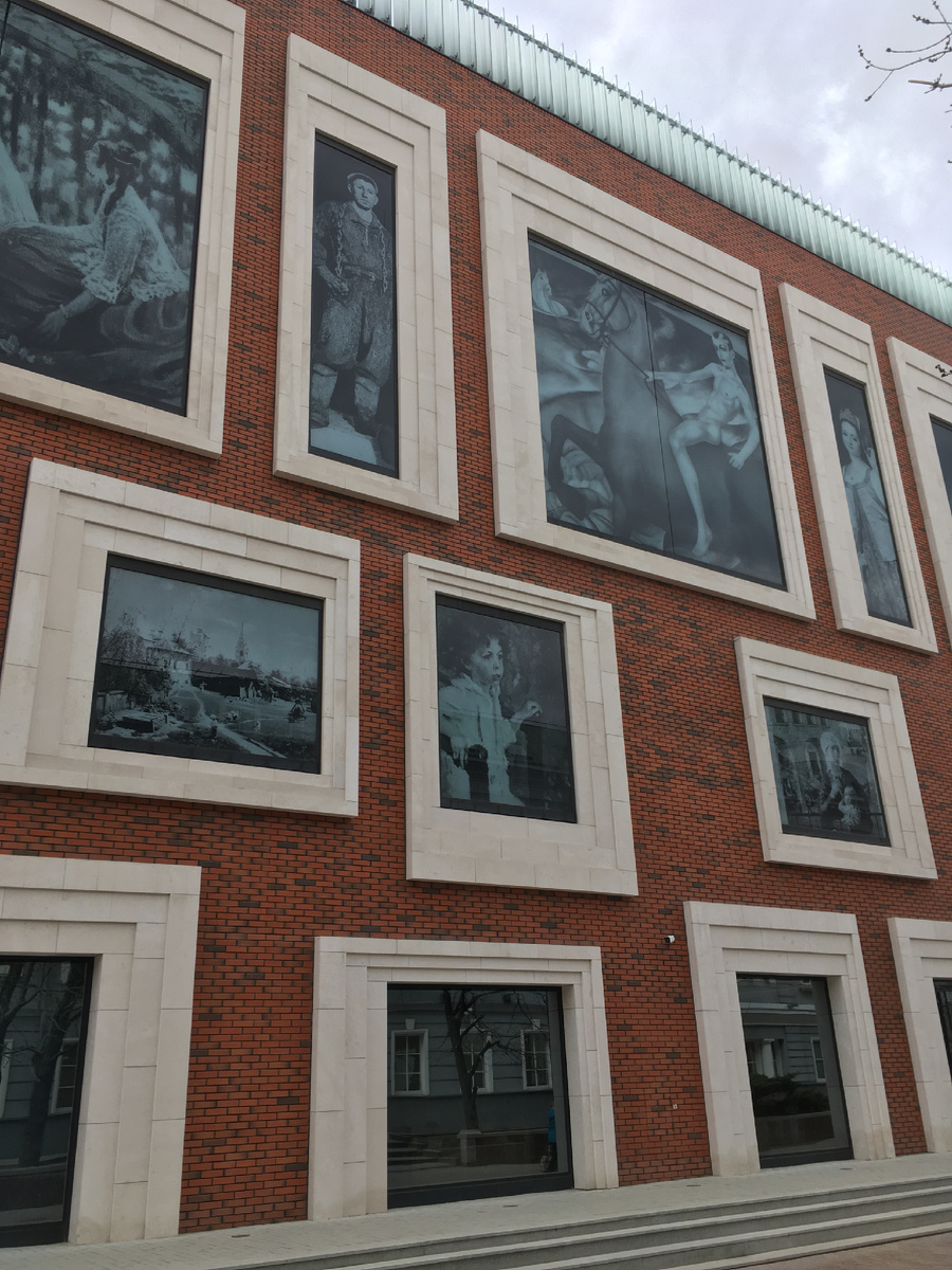 Стена нового корпуса 