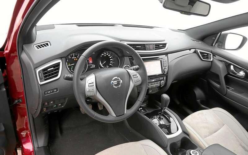    В салоне все ладно, эргономика выверенная. Материалы отделки даже лучше, чем принято в данной ценовой группе.