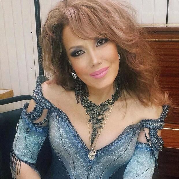 Азиза Абдурахимовна Мухамедова (род. 1964) — советская, узбекская и российская певица, композитор и поэтесса-песенник. Народная артистка Карачаево-Черкесии (2010). Фото доступное в интернет ресурсах.