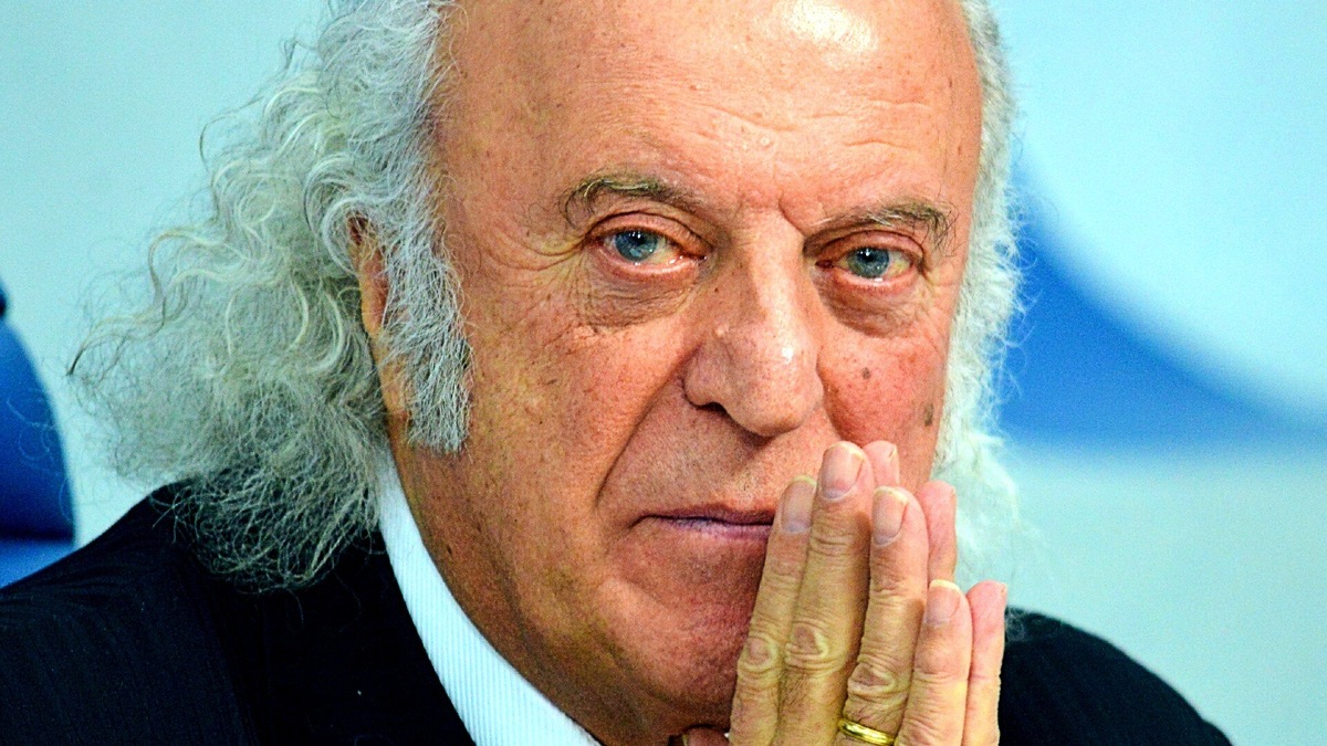 Илья Рахмиэлевич Резник (род. 4 апреля 1938 года, Ленинград, СССР) — советский и российский поэт-песенник, киноактёр, сценарист. Народный артист Российской Федерации (2003), народный артист Украины (2013). Почётный член Российской академии художеств.

Автор текстов более 300 эстрадных произведений. Его песни стали частью репертуара таких исполнителей, как Эдита Пьеха, Ирина Понаровская, София Ротару, Кристина Орбакайте, Эдуард Хиль, Людмила Гурченко, Михаил Шуфутинский, Николай Караченцов и многих других артистов эстрады, театра и кино. Фото доступное в интернет ресурсах.