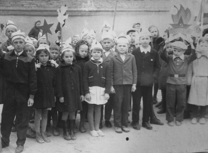 Год примерно 1964, мой класс Я вторая слева