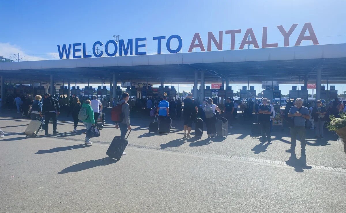    Российский турпоток в Анталью в марте упал на 11%, а за первый квартал 2025 года – на 20%