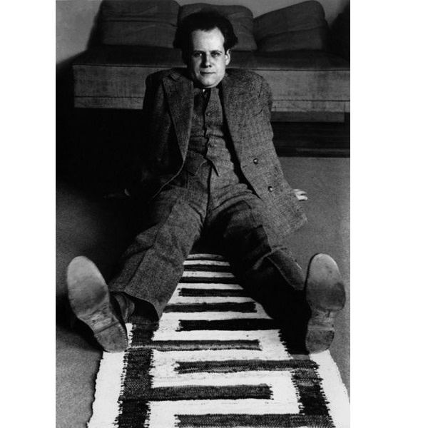 Фото Эйзенштейна, использованное для обложки.