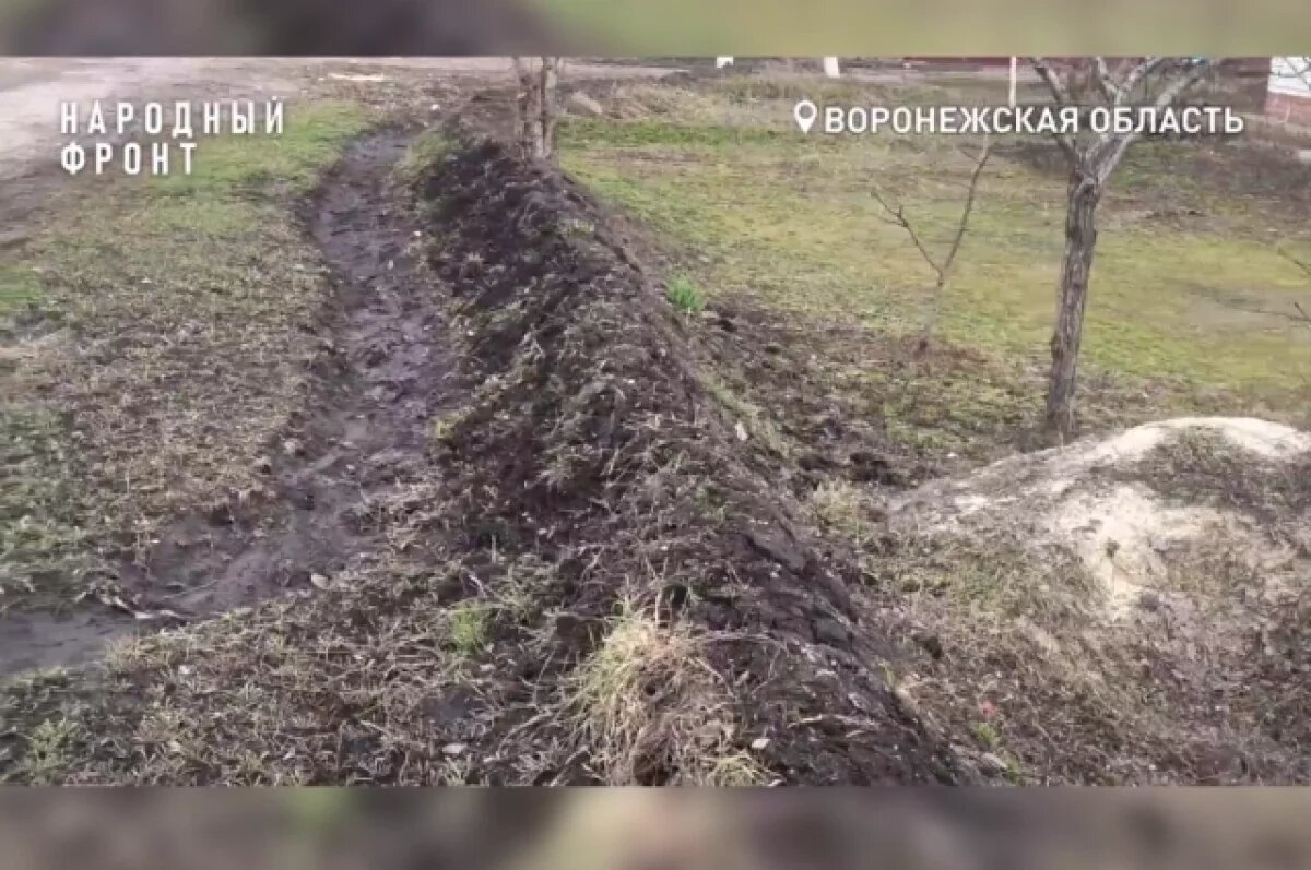    Жители воронежского Борисоглебска сами возводят дамбы от затопления
