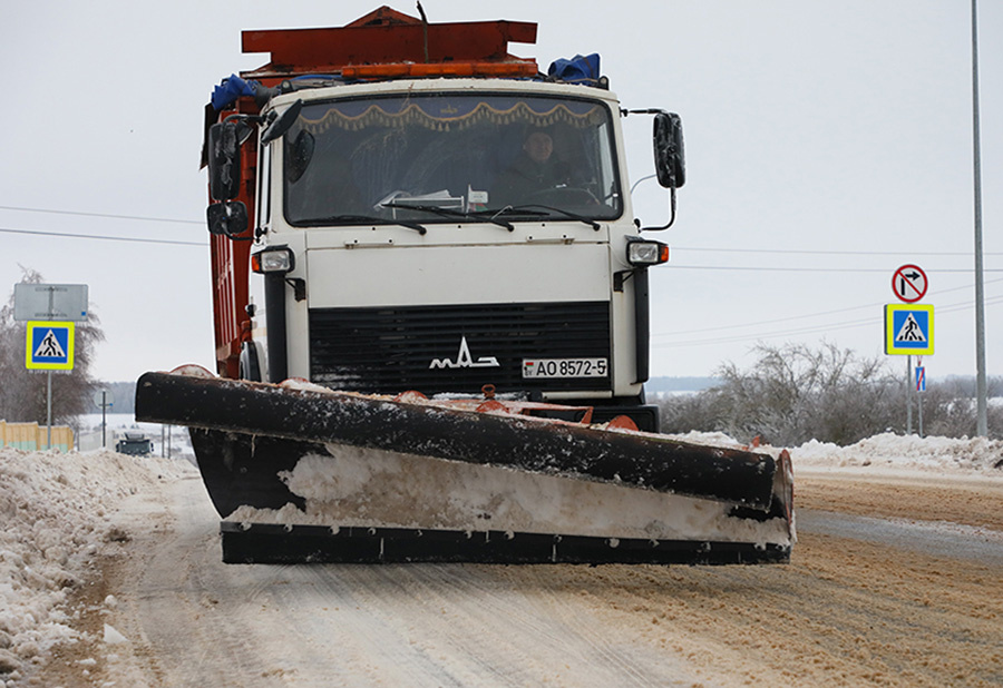     Рассказываем, как дорожники справлялись с последствиями весеннего снегопада