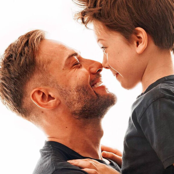    Дмитрий Шепелев с сыном. Фото: ТВЦ