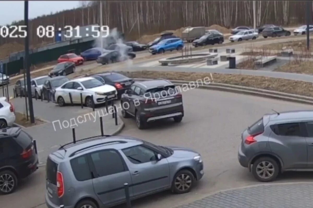    В Ярославле девушка на иномарке задела три автомобиля