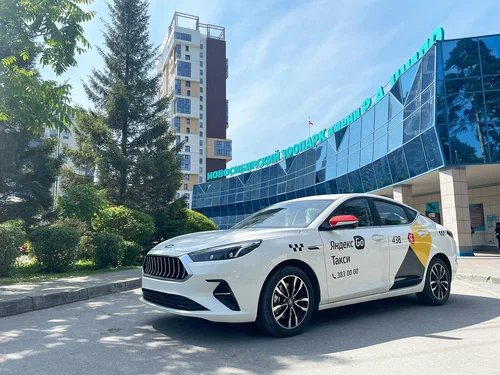 JAC J7 активно закупался таксопарками под тарифы «Комфорт» и «Комфорт+» для работы в Яндекс Такси. 