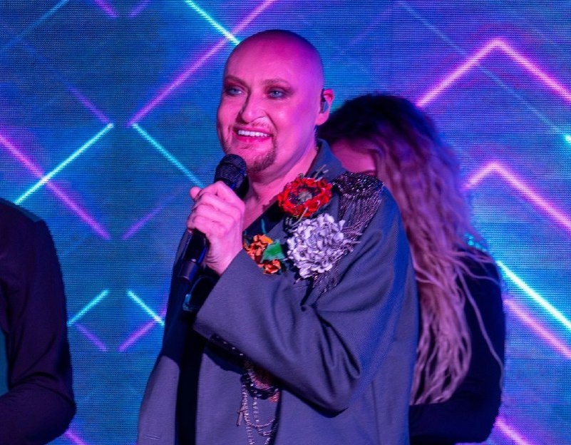 Страна приняла меня в трусах и накрашенным