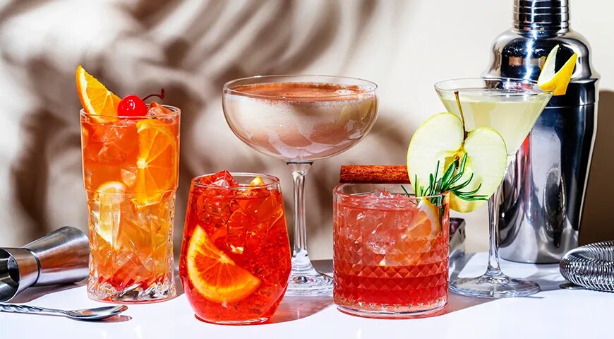   В коктейлях сладкие ингредиенты (сиропы, газировка, соки) маскируют крепость алкоголя (Shutterstock/FOTODOM)