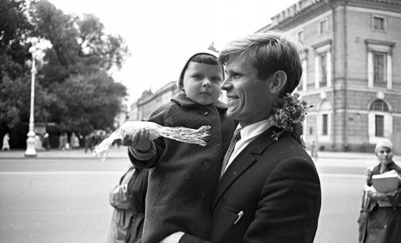 Жители Ленинграда 60-х годов на снимках классика советской фотографии