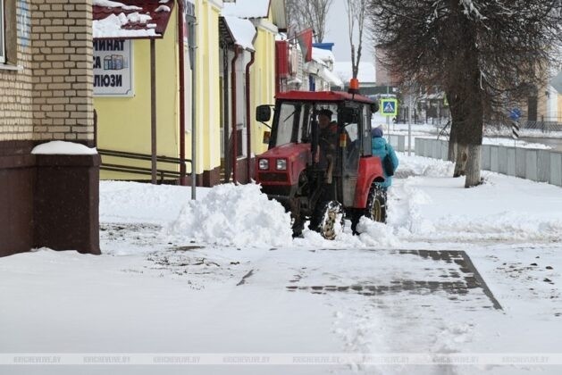 11 единиц техники задействовано в Кричеве на уборке снега