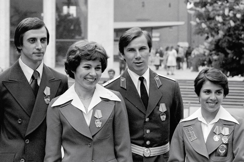 Александр Горшков, Людмила Пахомова, Александр Зайцев и Ирина Роднина после вручения им правительственных наград в Кремле, 1976 год